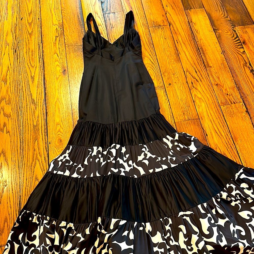 MILLY OF NEW YORK SLEEVELESS BLACK & CREAM GOWN WITH CRINOLINE AND BACK ZIPPER - Picture 6 of 9